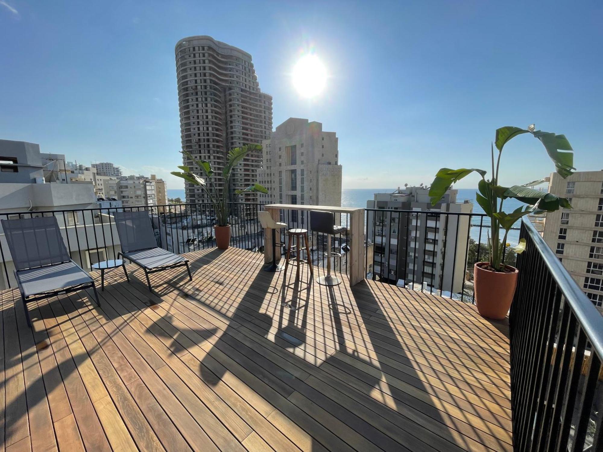Roof Top 3 Floors 内坦亚 外观 照片